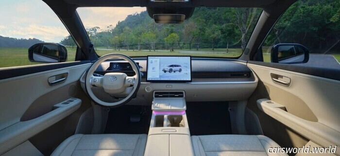 China está comprando rápidamente este vehículo eléctrico de 15,000 dólares, más rápido de lo que Toyota puede fabricarlo | Carscoops
